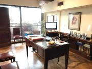 Oficina con balcón al frente sobre Av cordoba!