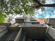 Oficina con cochera, 2 baños, recepción, privado, patio...