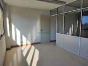 Oficina con mucha luz al lado de Plaza America