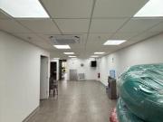 Oficina de 167 m² implementada con divisiones, 3 baños y...