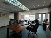 Oficina de 348 m² full amoblada, con comedor y...