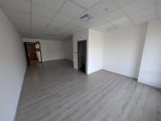 Oficina de Alquiler en vía a la Costa