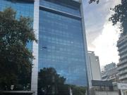 Oficina de categoría con 2 cocheras