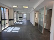 Oficina de categoría con excelente luz natural Excelente...