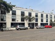 Oficina de espacio abierto con todos los servicios para...