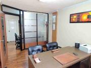 OFICINA DE VENTA AMOBLADA