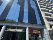 OFICINA EJECUTIVA EN EDIFICIO MODERNO CON ÁREAS...
