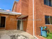 Oficina en Alquiler en La Trinidad, Caracas