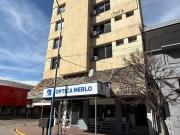 Oficina en alquiler frente la plaza 25 de mayo