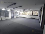 Oficina en alquiler. Piso entero con terraza propia....