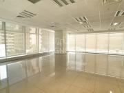 Oficina en Arriendo en A pasos del Metro El Golf, a... Oficina en Arriendo en A pasos del Metro El Golf, a...