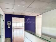 Oficina en Arriendo en A pasos del Metro El Golf y Metro...