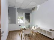 Oficina en Calle Valdés: Luminosidad y Prestigio