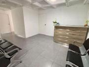 Oficina en edificio empresarial 112m2, un estacionamiento