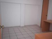 Oficina en planta baja, con vista a la calle y 4...