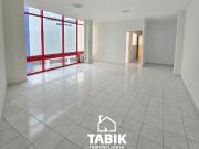 Oficina en renta en Bosques de las Palmas. Excelente...