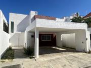 Oficina en renta en colonia Altabrisa, a 2 cuadras de la...