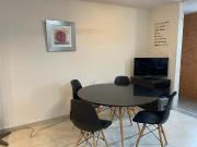 OFICINA EQUIPADA EN AVENIDA PRINCIPAL