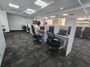 OFICINA EQUIPADA Y AMOBLADA EN EL CENTRO FINANCIERO