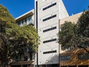 Oficina moderna y espaciosa en edificio boutique