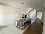 Oficina sobre avenida Líbano