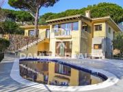Ofrecemos la villa en la venta en Costa Brava por un...
