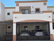 Ofrezco casa en venta de dos pisos en Real De Quiroga