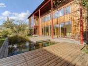 Ökologisches Architektenhaus mit Naturbadeteich in...