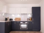 Old Market Place, Surrey GU9 2 bed flat to rent £1,994...