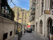 Oltre 3 vetrine in affitto a Napoli