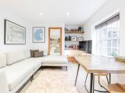 One Bed Flat with Private Courtyard & Own Entrance