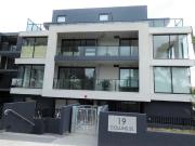 “One bedroom apartment close to everything in Chadstone”