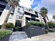 One Bedroom Apartment Close To Train and Trams