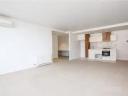 One bedroom apartment plus study in Central of St Kilda