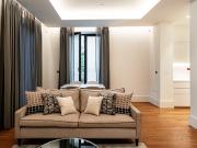 One bedroom flat in popular Kensington building with...