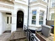 One bedroom flat top floor Kilburn 1 bed flat to rent...