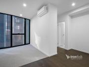 One Bedroom Plus Study Apartment in heart of CBD !