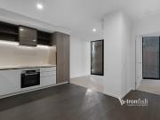 One Bedroom Plus Study Apartment in heart of CBD !