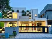 ONE KANAL Beautiful Modern Straight Line house For sale...