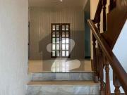 One kanal beautifull house avaliable for rent in dha...
