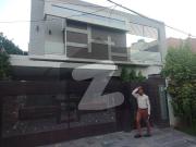 One kanal beautifull house avaliable for rent in dha...
