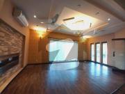 One kanal beautifull house avaliable for rent in dha...