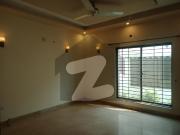 One kanal beautifull house avaliable for rent in dha...
