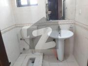 One kanal beautifull house avaliable for rent in dha...
