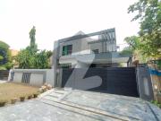 One kanal beautifull house avaliable for rent in dha...