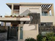One kanal beautifull house avaliable for rent in dha...