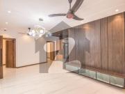 One kanal beautifull house avaliable for rent in dha...