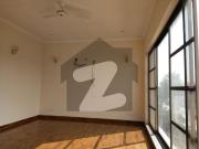 One kanal beautifull house avaliable for rent in dha phase 7