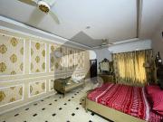 One kanal facing park house vvip hot location in...