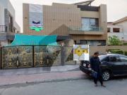 One kanal House Available For Sale in Bahria Town Lahore